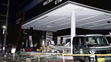 Následky zemětřesení ve městě Mucu na ostrově Honšú