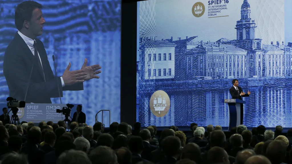 Matteo Renzi na ekonomickém fóru v Petrohradě