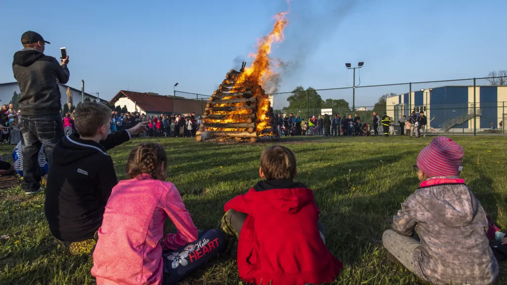 Po celém Česku lidé pálili čarodějnice