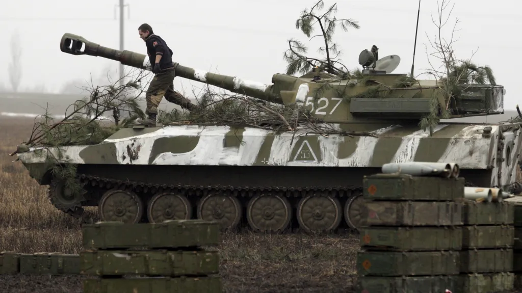 Ilustrační foto - Tank Ruskem koordinovaných sil na Donbasu