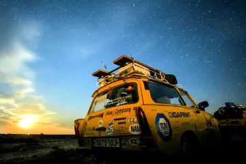 Trabantem tam a zase zpátky. Epický trailer láká na poslední výpravu