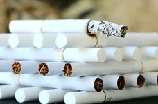 Celníci odhalili gang výrobců cigaret, na dani neodvedli přes 111 milionů korun