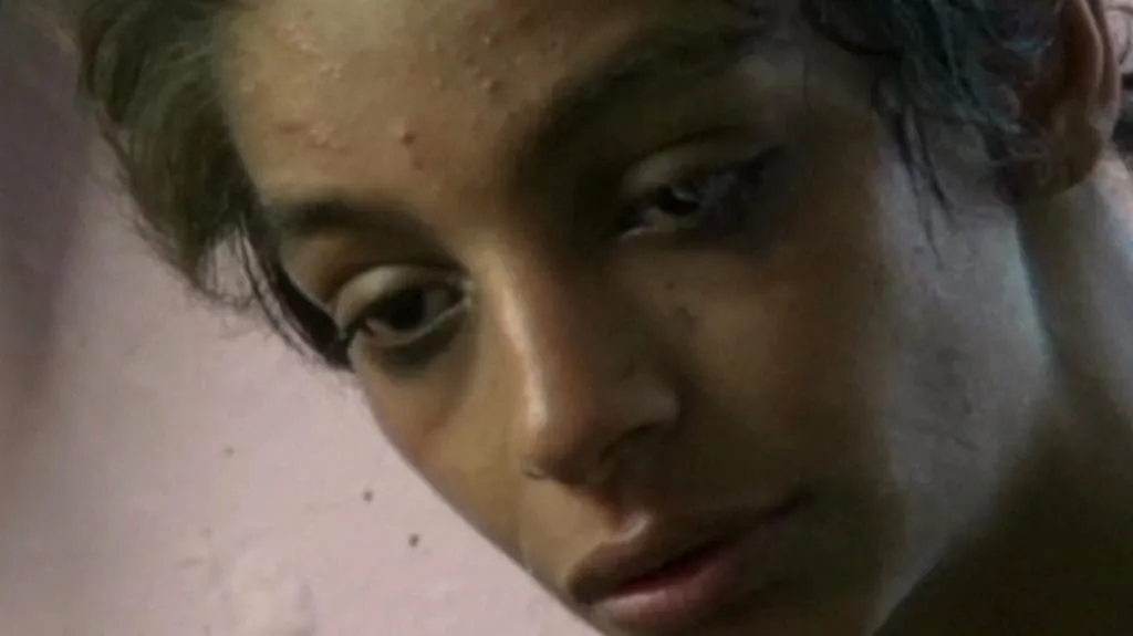 Drogově závislé děti našly domov v kanálech pod Bukureští