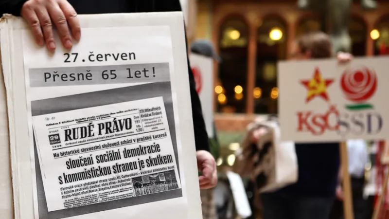 Pasáž pražské Lucerny si připomněla 65. výročí sloučení sociální demokracie s KSČ