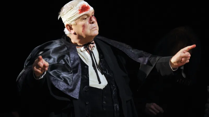 Hlavní roli rychtáře Adama vytvořil Stanislav Šárský.