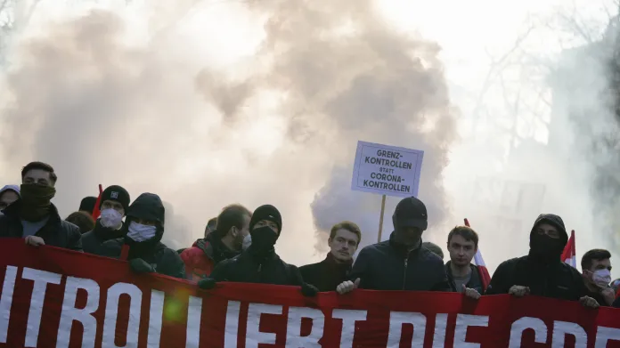 Protest proti covidovým opatřením ve Vídni