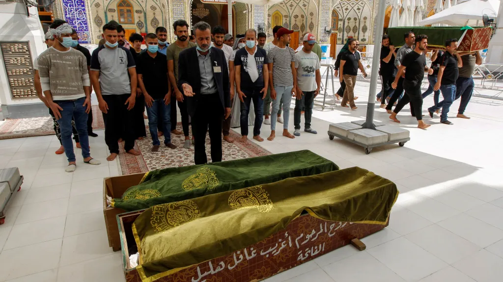 Pohřeb obětí požáru v bagdádské nemocnici