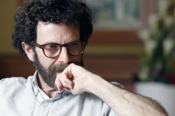 Scenárista Charlie Kaufman: Píšu o skutečných lidech. I o nich lžu