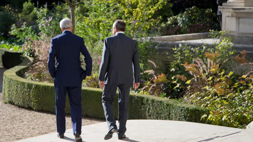 John Kerry a Sergej Lavrov na jednání v Paříži