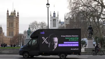 Kampaň za zákaz X a Groka v Británii