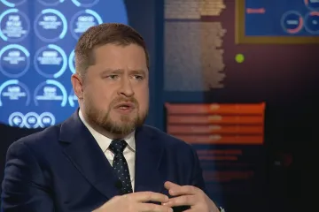 ČNB vládní snahu o úspory vítá, řekl Michl. Na snižování sazeb dle svých slov nemá pomyšlení