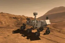 Sonda Curiosity se vydala na velkou letní výpravu. Cílem jsou stopy života na Marsu