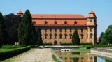 Holešovský zámek hostí výstavu spolku Mánes
