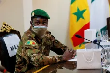 Západoafričtí lídři uvalili nové sankce na Mali. Junta chce zůstat u moci bez voleb další čtyři roky