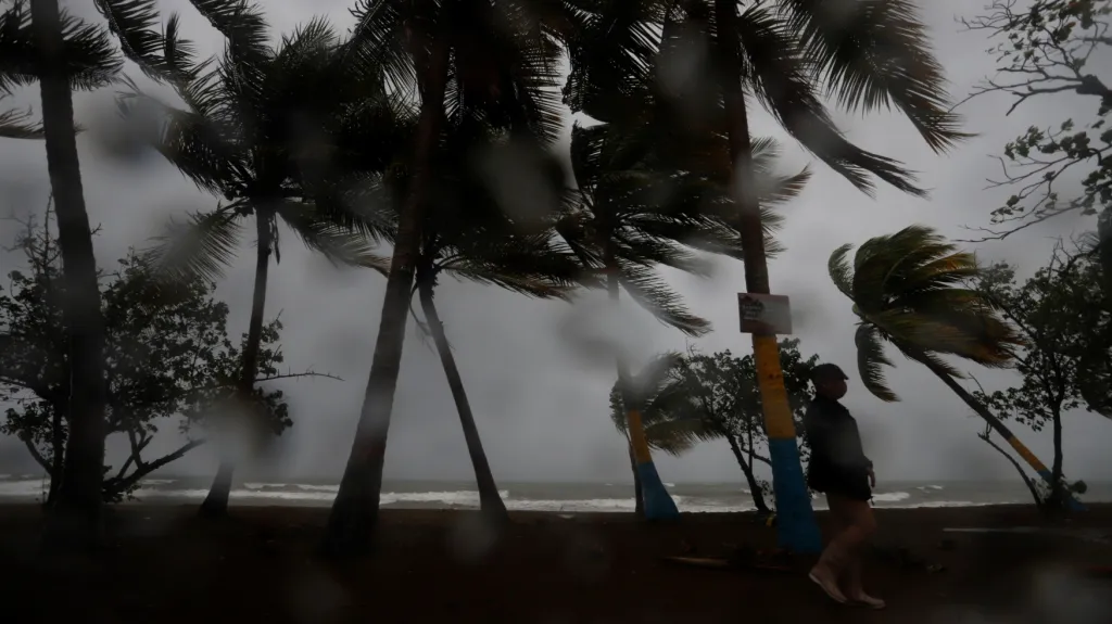 Bouře Laura se prohnala nad Portorikem