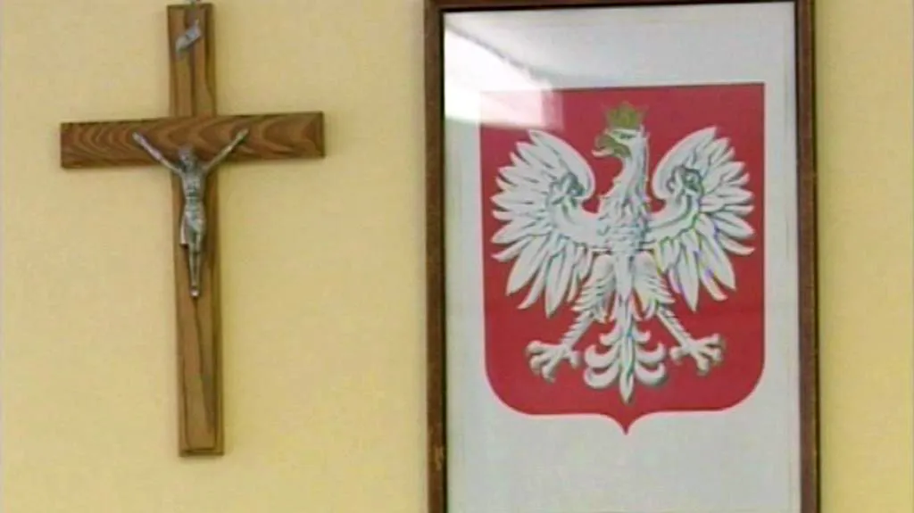 Kříž na polských úřadech