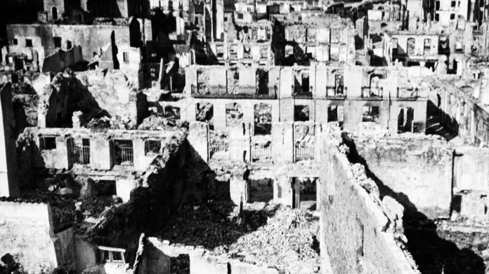 Španělská Guernica po bombardování italskými a německými letouny