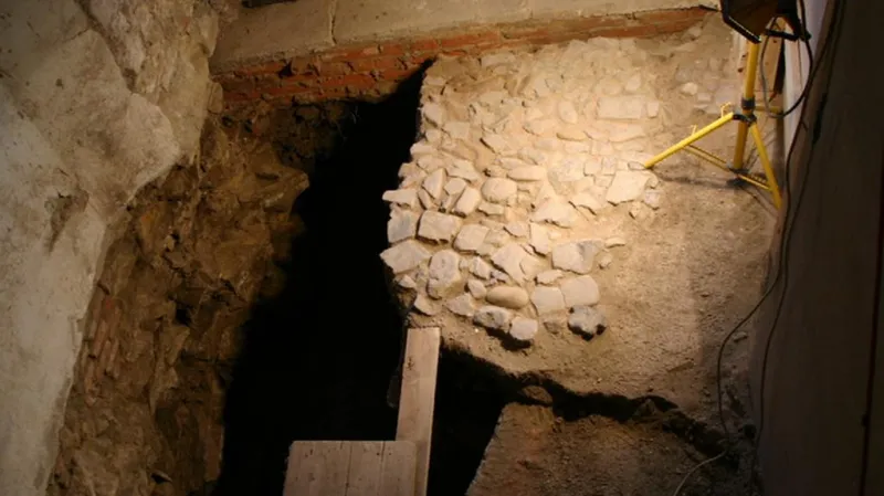 Brána v Thunovské ulici