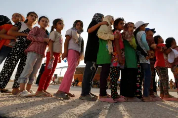 Přesídlovat uprchlíky do ČR se nedaří, naše prověrky jsou velmi precizní, říká Chovanec