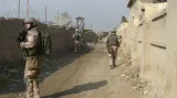 Čeští vojáci hlídají základnu v Bagrámu