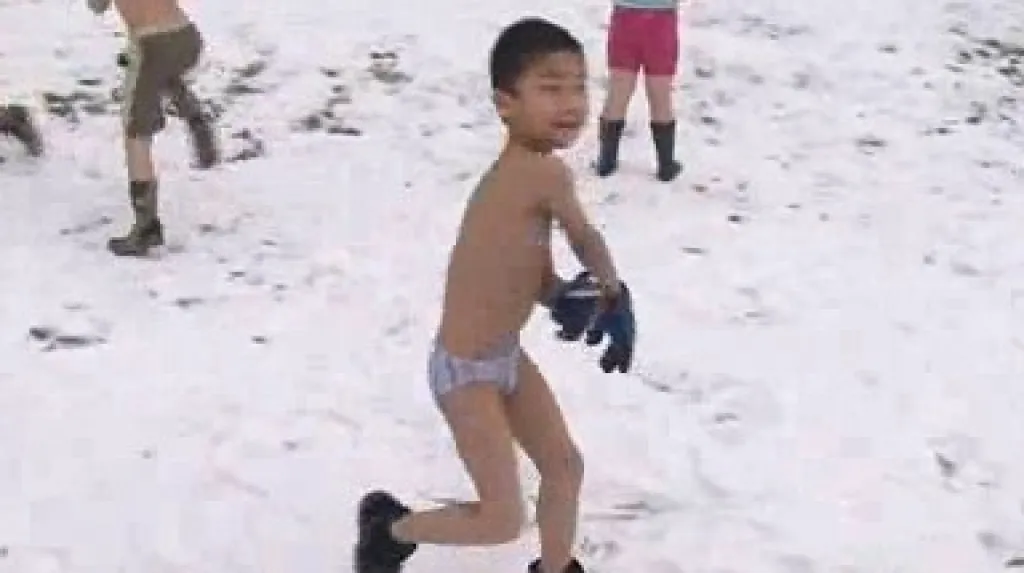 Děti se otužují každý den o velké přestávce