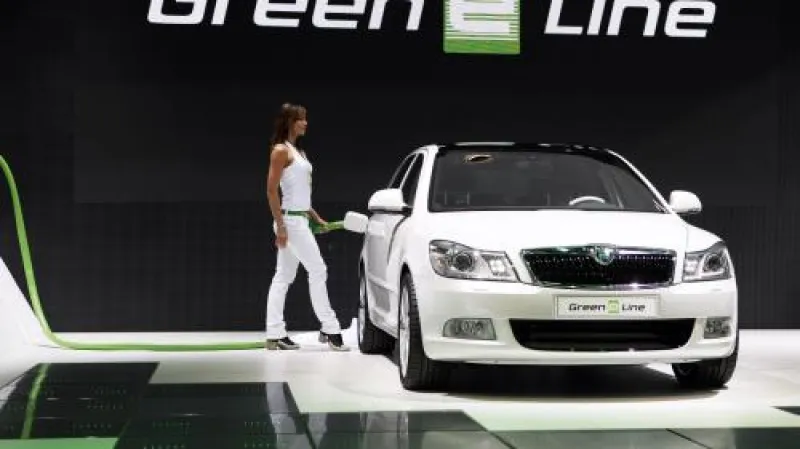 Prototyp elektromobilu Škoda Octavia Combi ve světové premiéře na pařížském autosalonu.