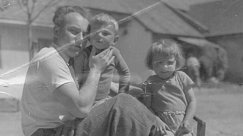 Anna s otcem a bratrem