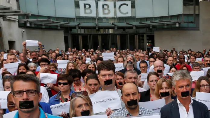 Novináři BBC demonstrují na podporu kolegů z Al-Džazíry, 2014