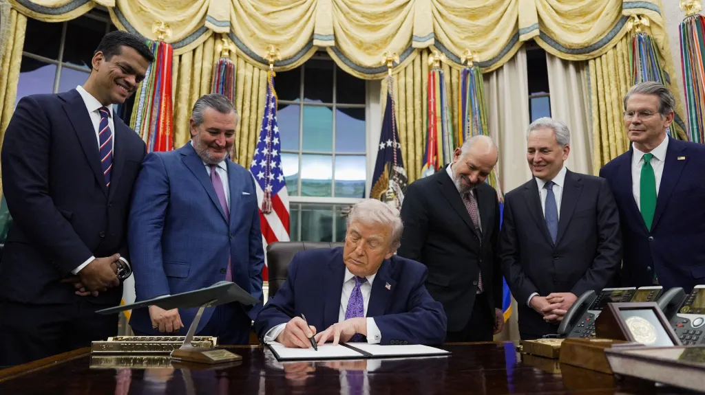 Prezident USA Donald Trump při podpisu nařízení o umělé inteligenci (11. prosince 2025)