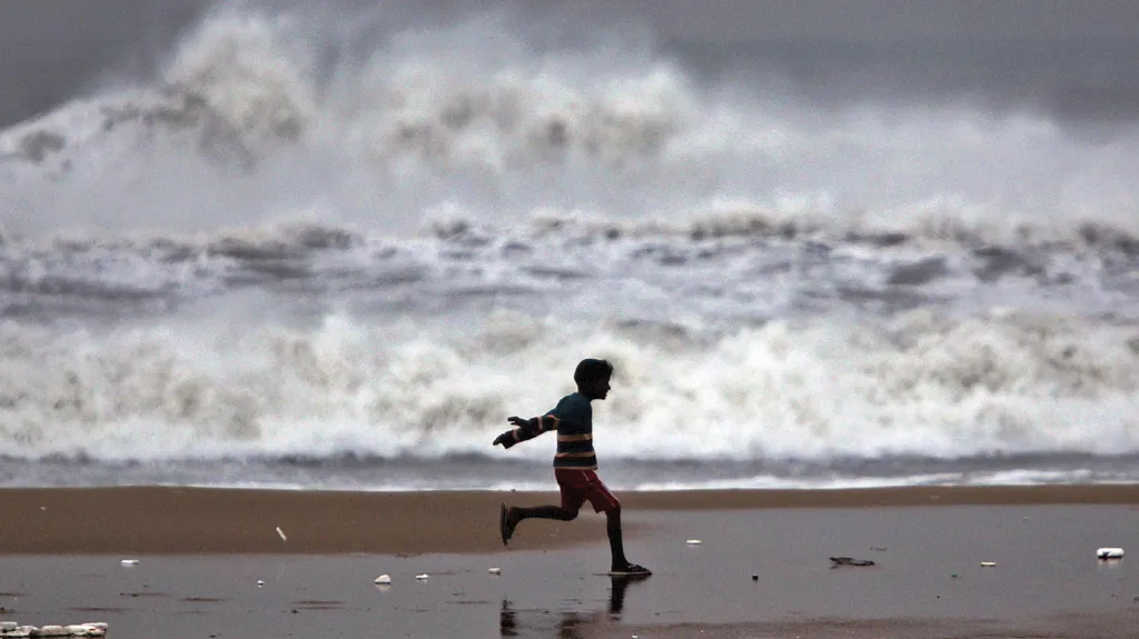 Cyklón Thane udeřil na pobřeží Indie