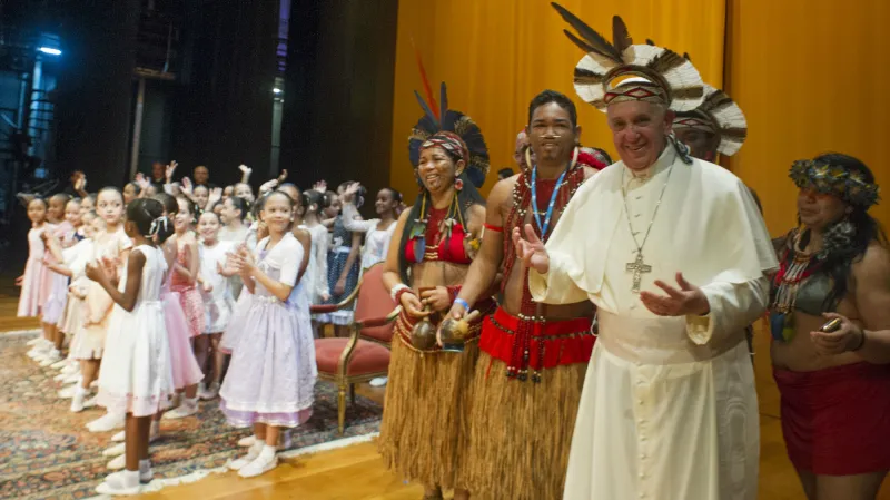 František dostal v Brazílii čelenku kmene Pataxo
