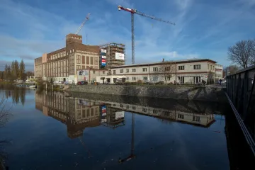 Stavba budoucí galerie v mlýnech v Pardubicích se protáhne. Kraj chtěl v projektu změny