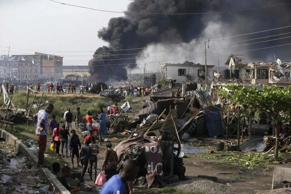 Lagosem otřásl mohutný výbuch. Exploze zdemolovala 50 budov