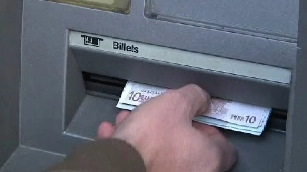 Výběr z bankomatu