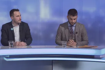 Chtěli jsme narovnat extrémy, řekl Jirsa ke kauze čínského vlivu. Lidská práva nejsou extrém, oponoval novinář
