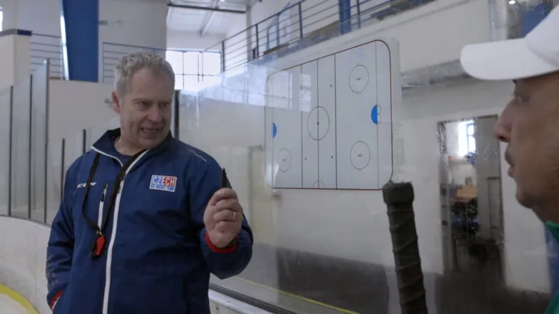 Letní hokej (2019, režie: Tomáš Bojar, Rozálie Kohoutová)