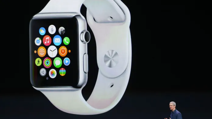 Tim Cook představuje chytré hodinky Apple Watch
