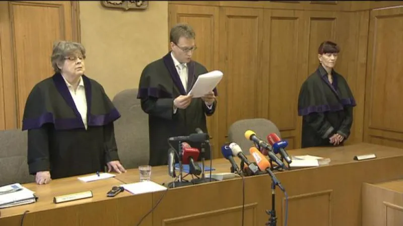 Rozsudek nad Vítem Bártou a Jaroslavem Škárkou