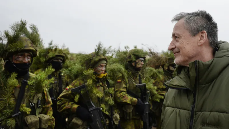 Ministr obrany Martin Stropnický navštívil cvičení v Litvě