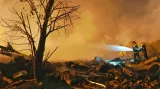 Čínští hasiči hasí továrnu na pyrotechniku v provincii Chu-nan