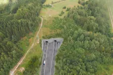 Českou dálnici mají historicky poprvé stavět Poláci, stavbu D11 ale brzdí ekologičtí aktivisté