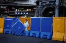 Frustrace Šanghaje roste. Vláda skrze lockdown neperzekvuje, ale kontroluje, míní sinolog