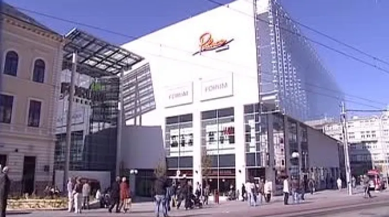 V centru Liberce přibylo další nákupní centrum.