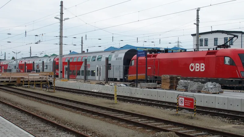 Kapacitní dvoupodlažní soupravy jezdí z Vídně do Českých Velenic. Podle Českých drah by mohly jezdit až do Budějovic, pokud by však pro ně SŽDC výrazně zlevnila poplatek