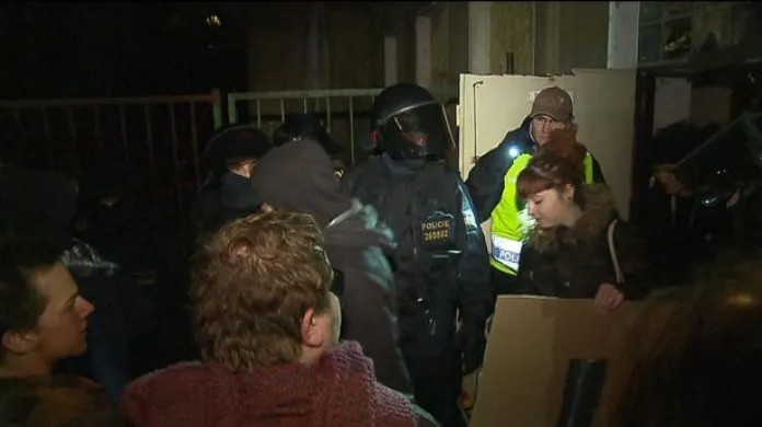 Policie vyzvala účastníky akce na Žižkově k vyklizení prostoru