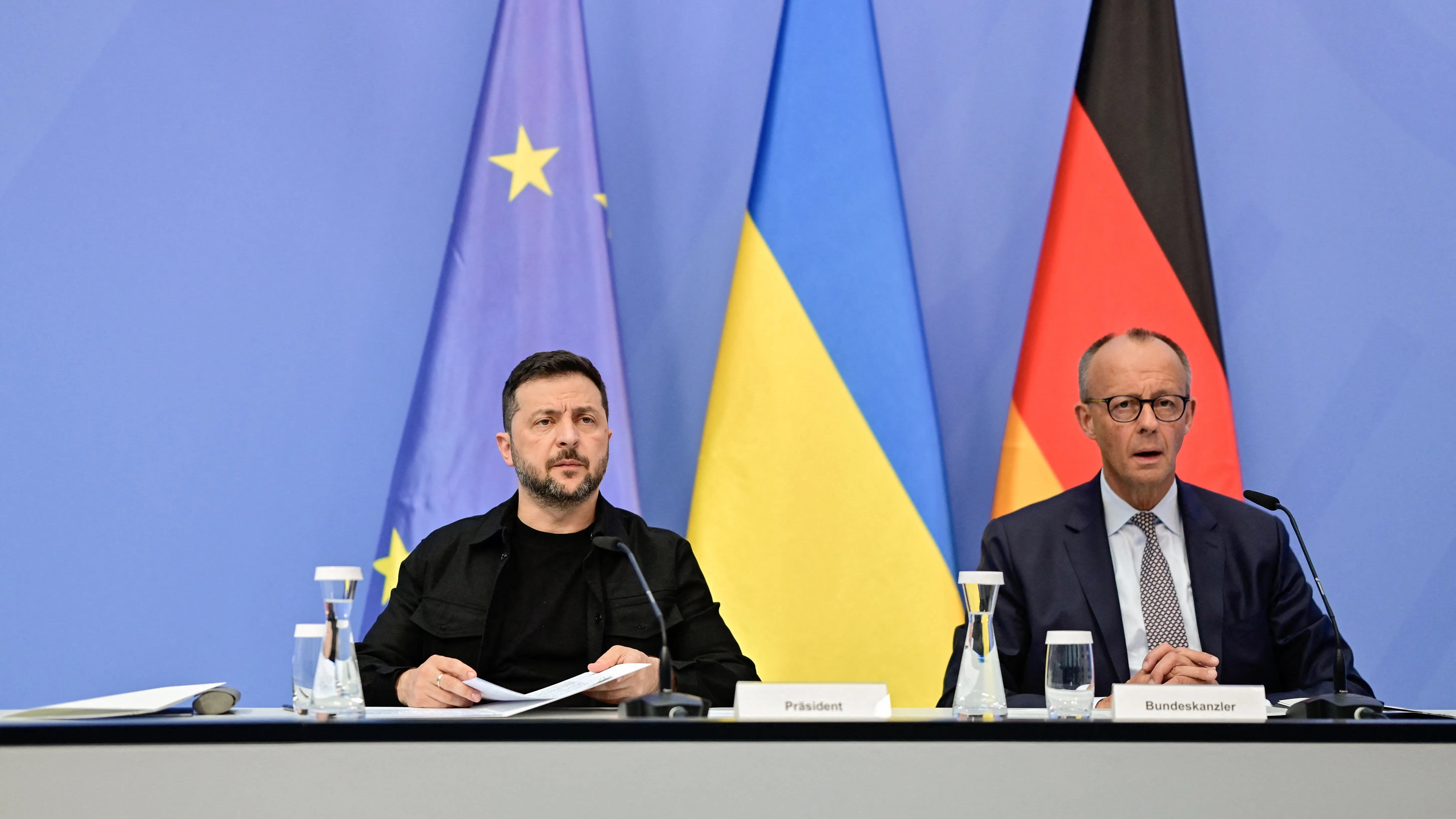 Hranice se nesmějí posouvat násilím, řekl Merz po jednání lídrů EU s Trumpem