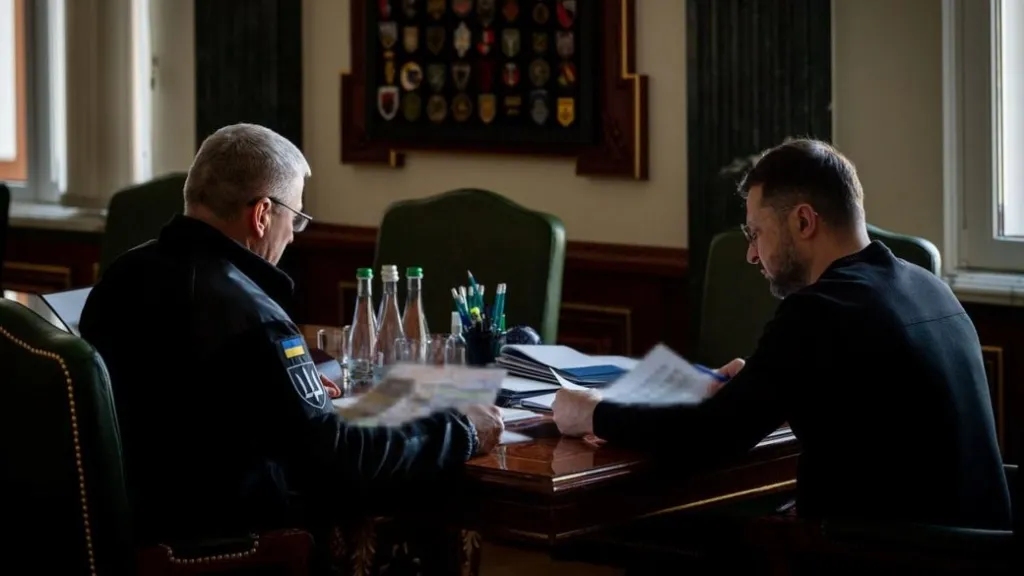 Ukrajinský prezident Volodymyr Zelenskyj a šéf obranné rozvědky Oleh Ivaščenko