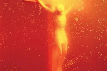 Fotograf Serrano vzbudil kontroverzi krucifixem ve vlastní moči. Svatokrádež nebyla mým záměrem, říká