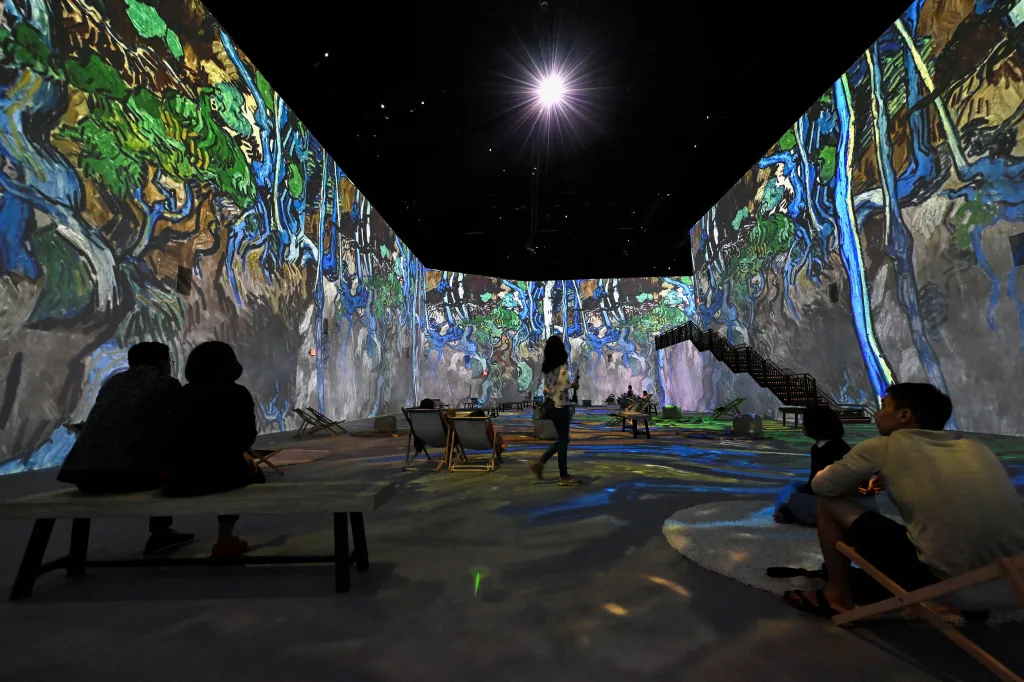 Návštěvníci výstavy mohou vkročit do obrazů Vincenta van Gogha