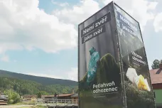Petlahvoně, vlhčence i skleněnce zavlekli do Krkonoš turisté. Správa parku bojuje proti odpadkům